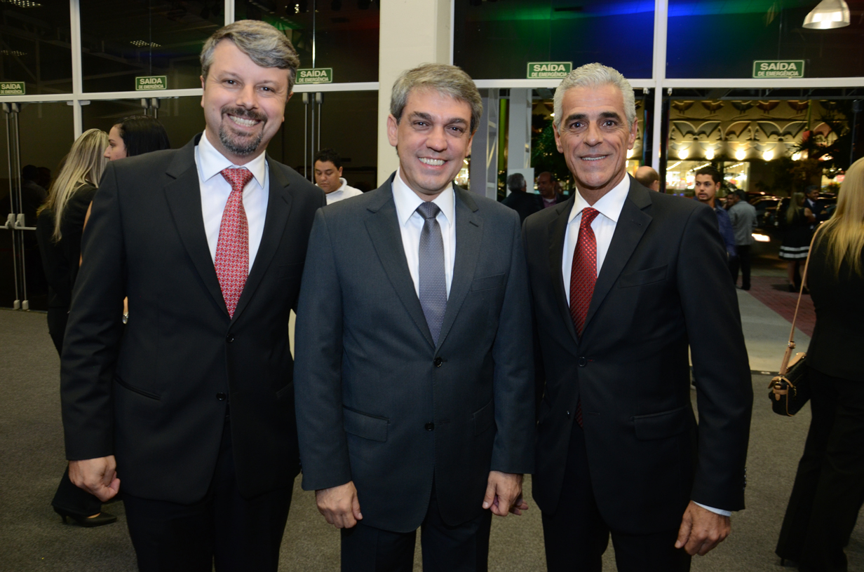 Renato Melo, da Abav-SP, Fernando Santos, da Aviesp, e Marcos Balsamão, da Abav-SP