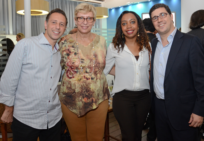 Ricardo de Barros e Barbara Picolo, da Flytour, Vilma Souza, da MMTGapnet, e Martin Diniz, do Seaworld