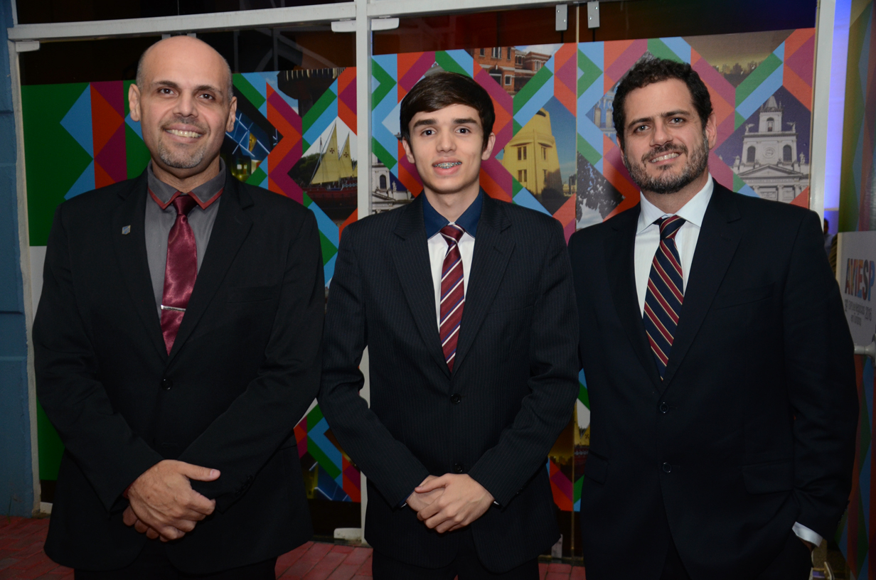 Roberto Gracioso e Lucas Rodrigues, do WZ Hotéis, e Beni Piatetzky, do Pro Magno