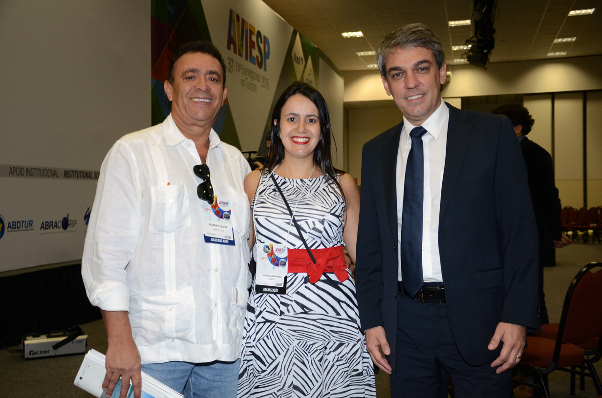 Roberto Silva, da Sanchat, Juliana Assumpção e Fernando Santos, da Aviesp