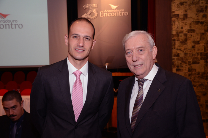 Rodrigo Napoli e  Ian Gillespie, da Avianca