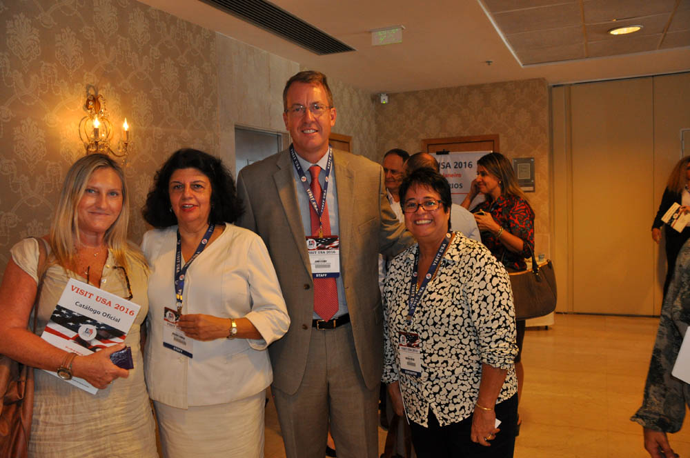 Rosa Masgrau, Jussara Haddad, consul James Story e Cristina da Abav
