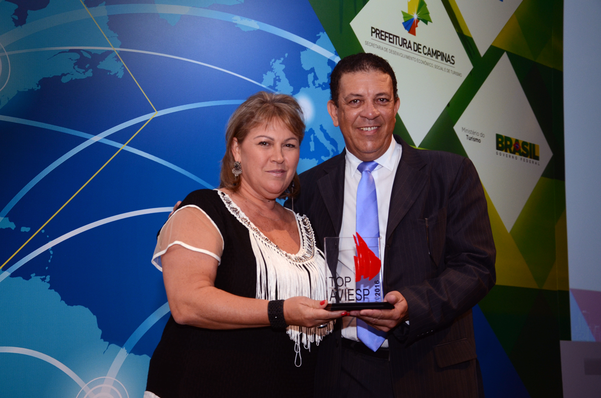 Rose Pinheiro, da Aviesp, e Newton Santos, da MSC Cruzeiros Rose Pinheiro, da Aviesp, e Newton Santos, da MSC Cruzeiros