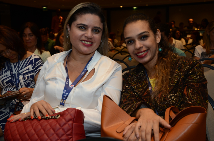 Tercia Oliveira e Andrea Gomes, da CVC Tercia Oliveira e Andrea Gomes, da CVC