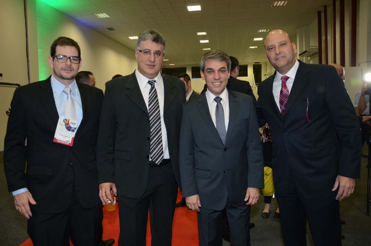 Thiago Rampone, da Aviesp, Antonio Carlsos, da Accari, Fernando Santos, presidente da Aviesp, e Alexandre Odyssefs, do Visit Barra