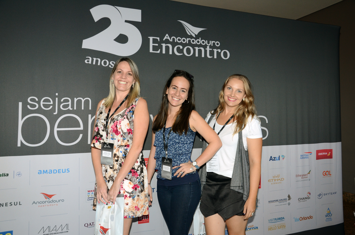 Vanessa Lopes e Érika Juliana, da Rosa Massoti Turismo, e Bruna Daniela Eyroff, da Global Cities