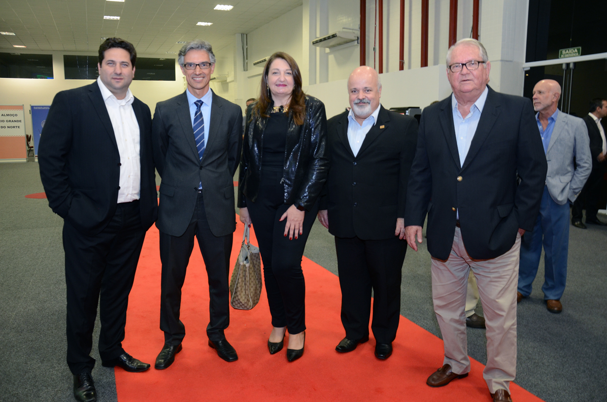 Vitor Bauab, do M&E, Marcos Ferraz, da Clia Abremar, MAgda Nassar, da Braztoa, Evandro Correa, da Avirrp, e Roy Taylor, do M&E