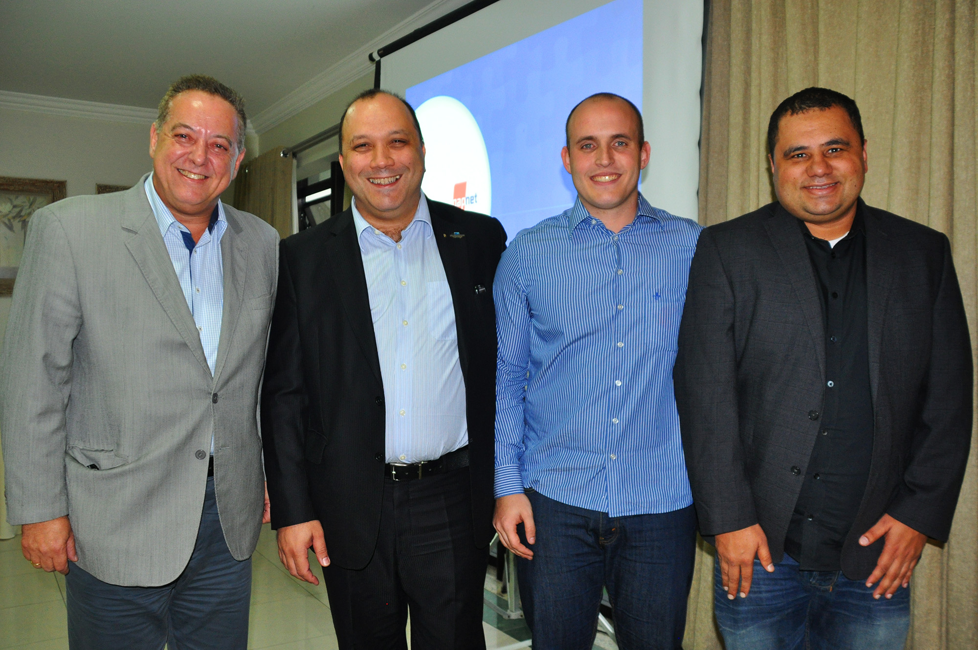 Alberto Cestrone, do Infinity Blue, entre Michael Barkoczy, Marcos Pessuto e Daniel Firmino, da Flytour Viagens Alberto Cestrone, do Infinity Blue, entre Michael Barkoczy, Marcos Pessuto e Daniel Firmino, da Flytour Viagens