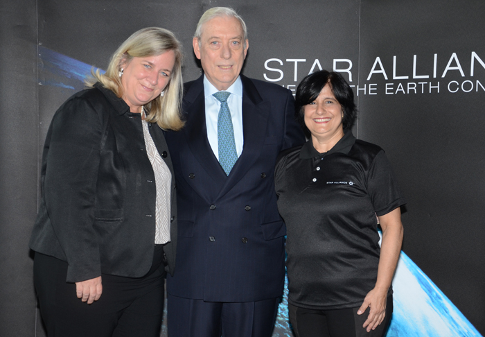 Annette Taeuber, da Lufthansa, Ian Gillespie, da Avianca, e Marcia Galvão, da Star Alliance