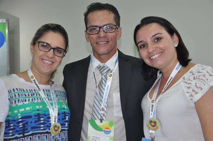 Ao centro, Junior Barroso, do Marina Park, com Lívia Vogel e Andréa Trindade, da Tam Viagens