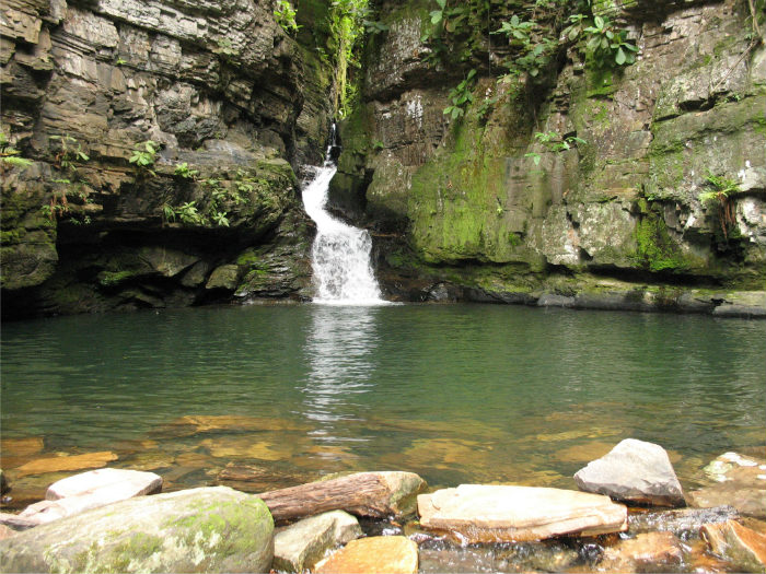 Lago Corumbá - Cachoeira do Urubu Rei, em Caldas Novas, GO Lago Corumbá - Cachoeira do Urubu Rei, em Caldas Novas, GO