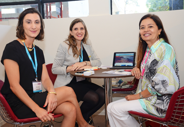Camila Anauate, Juliana Baraldi, do Vist California, com Ivete Santos, da RBW Travel Camila Anauate, Juliana Baraldi, do Vist California, com Ivete Santos, da RBW Travel