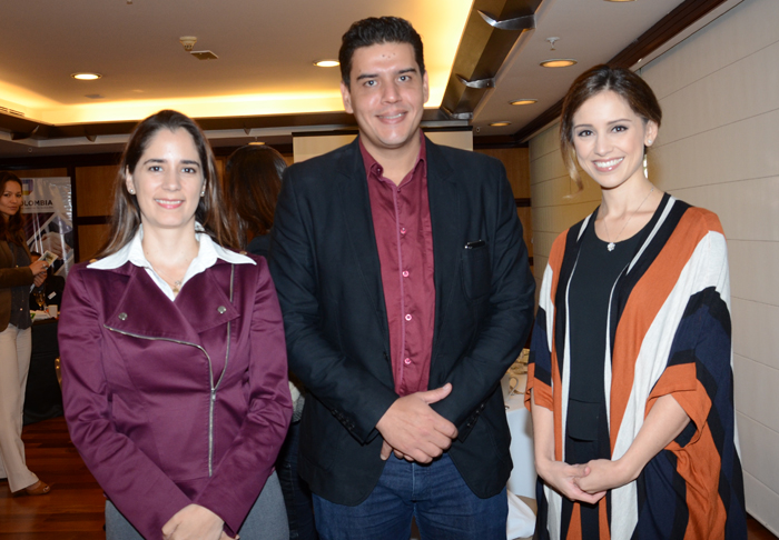 Carolina Ulloa e Natalia Mejía, da Procolombia, com Dante Campos, da Braztoa Carolina Ulloa e Natalia Mejía, da Procolombia, com Dante Campos, da Braztoa