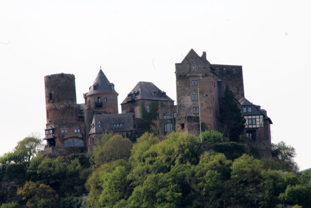 Castelos são pontos turísticos nas encostas Castelos são pontos turísticos nas encostas