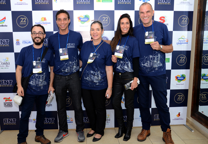 Diogo Campos, Admilson Souza, Rosana Semeunka, Vivian Peixoto e Gilson Sava, da BNT Mercosul
