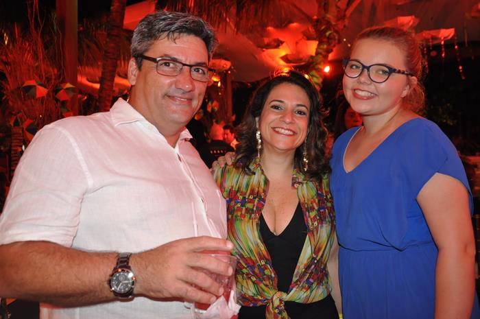 Fernando Zavallo, da Via Capi, Emanuelle Barreto  e Jeane Lorho, do Ensuites