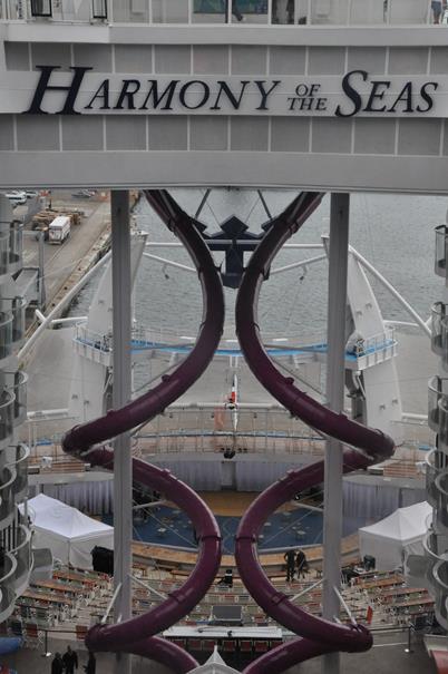 Harmony of the Seas possui o maior escorrega dentro do um navio, o Ultimate Abyss Harmony of the Seas possui o maior escorrega dentro do um navio, o Ultimate Abyss