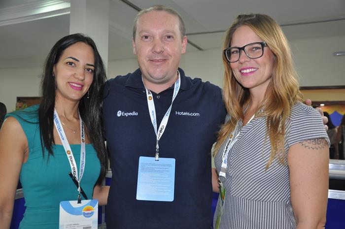 Humberto Bifani, da Expedia, com Tatiane Ferreira, da Incortel,  e Melina Kremer, do Majestic