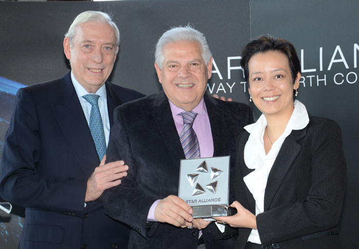 Ian Gillespie e Claudia Shishido, da Avianca, com Eraldo Palmerine, da BRT