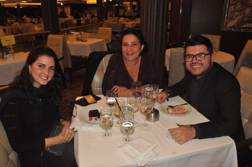 Isabella Raposo e Rosete Iazkani, da Alvimar Turismo, com Paulo Neto, da Fábrica de Viagem Isabella Raposo e Rosete Iazkani, da Alvimar Turismo, com Paulo Neto, da Fábrica de Viagem