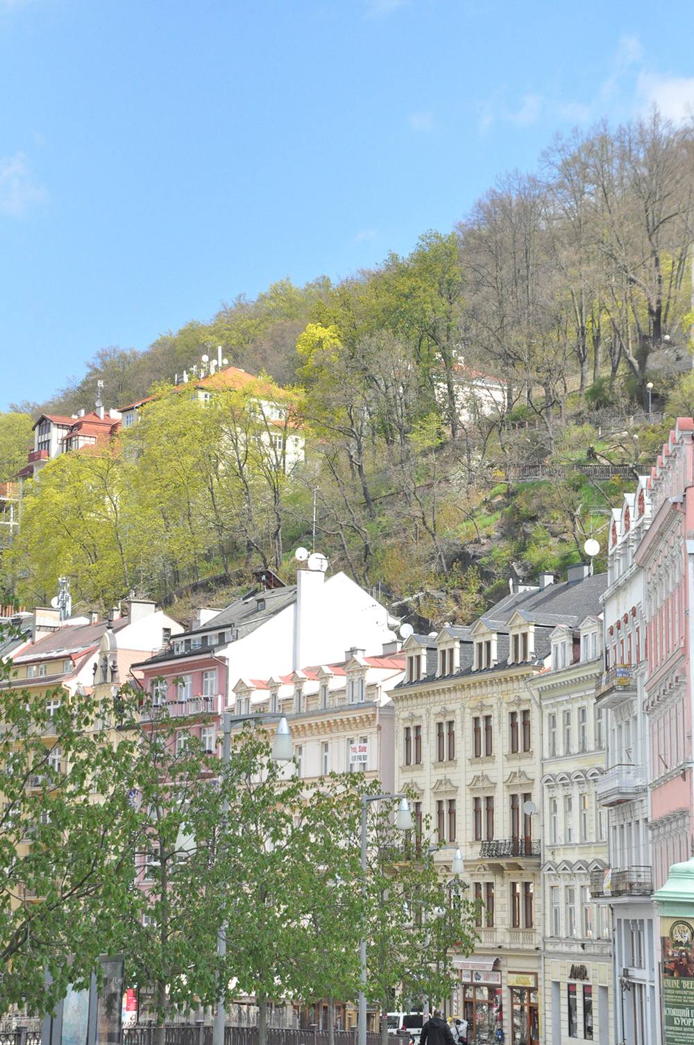 KARLOVY VARY - Lindas paisagens atraem turistas ao balneário KARLOVY VARY - Lindas paisagens atraem turistas ao balneário