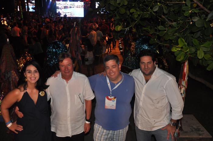 Luciana Fernandes, do M&E, Massimo Pellitteri, do Hotel Armação, Otaviano Manjorie, do CVB de Porto de Galinhas, e Vitor Bauab, do M&E