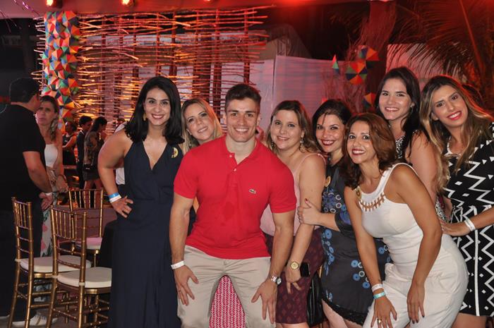 Luciana Fernandes, do M&E, com a equipe da Empetur