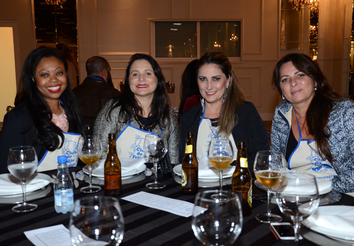 Luciane Passos e Gisella Ribeiro, da Secretaria de Estado de Turismo, Cultura e Esporte de Santa Catarina, com Lisiane e Valeria Chaussard