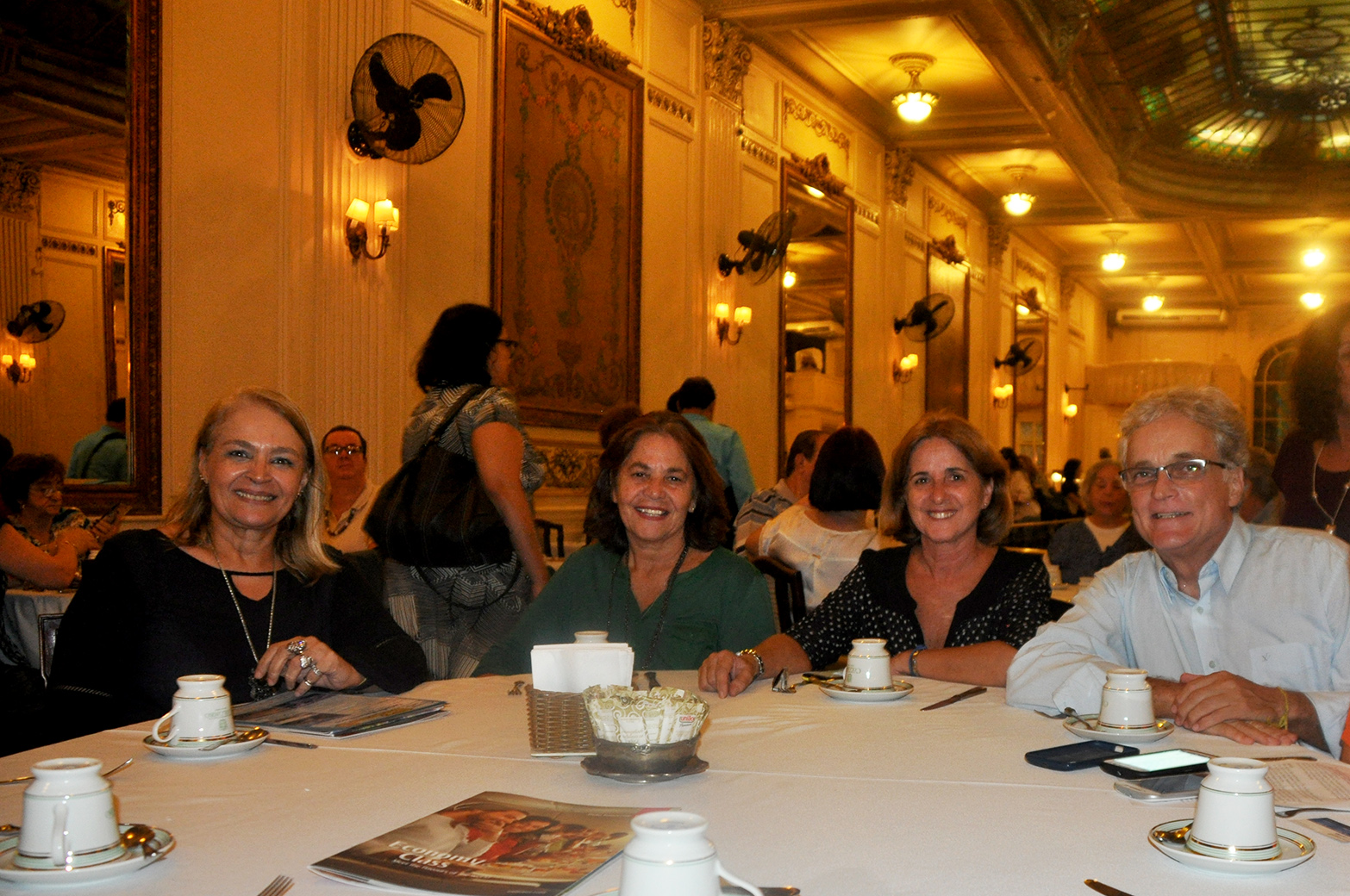 Luciane Proença, agente independente, Mary Olinger e Denise Alegre, da MDRXTur, e Geraldo Mello, da GeraldoMelloTur Luciane Proença, agente independente, Mary Olinger e Denise Alegre, da MDRXTur, e Geraldo Mello, da GeraldoMelloTur