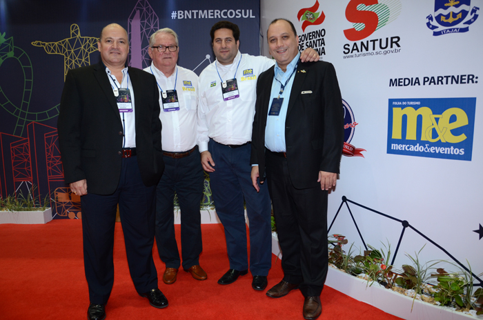 Luis Calle e Alberto Cestrone, do Infinity Blue, e Roy Taylor e Vitor Bauab, do M&E
