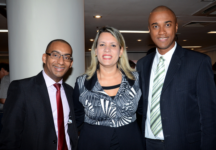Luiz Santana e Daniella Navega, do Meliã Hotels, e Luis Sobrinho, da Air Europa Luiz Santana e Daniella Navega, do Meliã Hotels, e Luis Sobrinho, da Air Europa