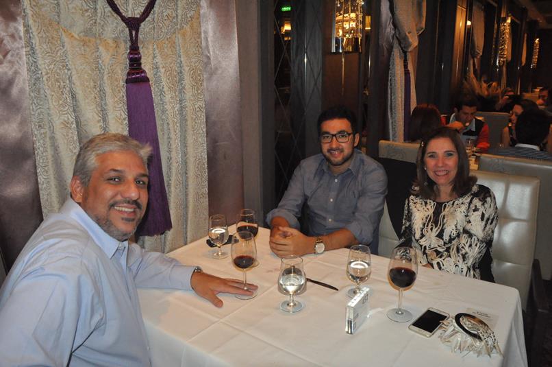 Marcelo Rolim e Diego Dantal, da Royal Caribbean, com Lises Nóbrega, da Rhema Operadora Marcelo Rolim e Diego Dantal, da Royal Caribbean, com Lises Nóbrega, da Rhema Operadora