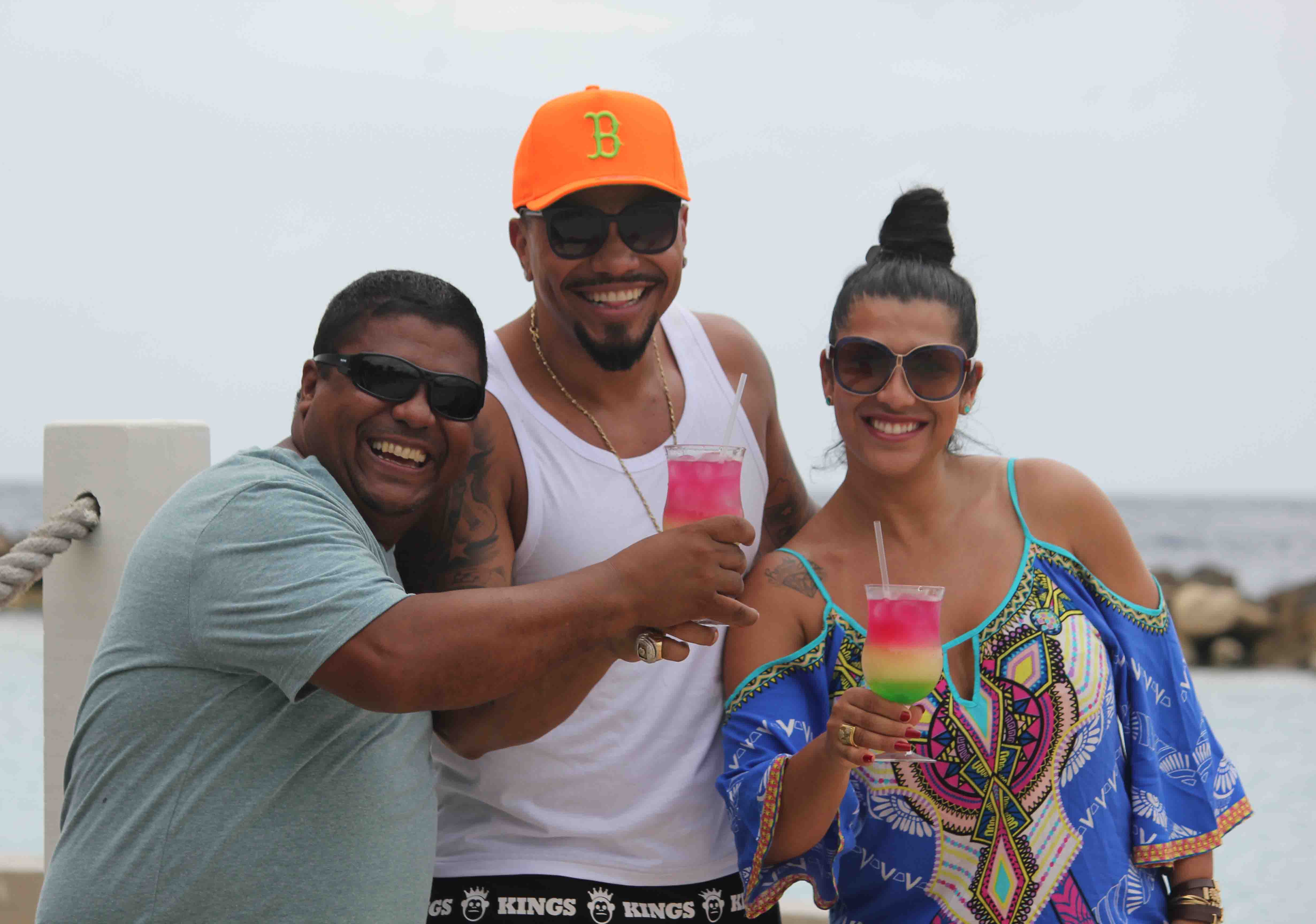 Mauro Soares, da Casa do Agente (RJ) com Naldo Benny e Ellen Cardoso em Curaçao