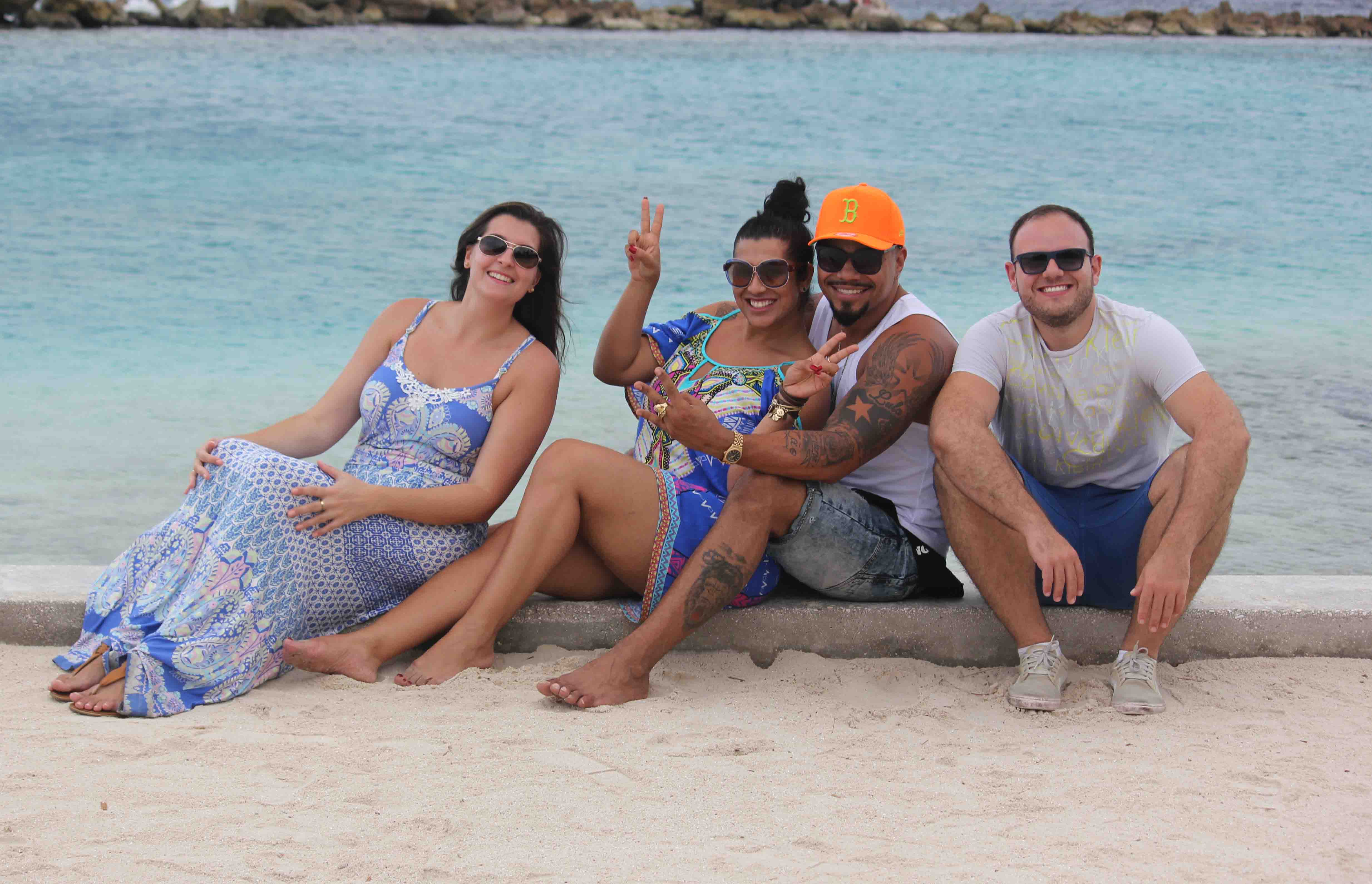 Natalia Kerlakian e Yuri Motta, do grupo Flytour Gapnet num momento de descontração com o casal Naldo Benny e Ellen Cardoso