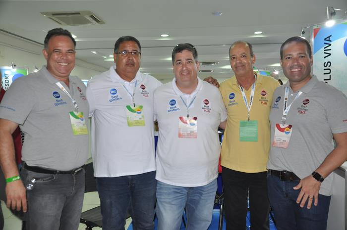 Otaviano Maroja com sua equipe Otaviano Maroja com sua equipe