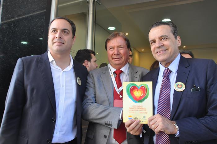 Paulo Câmara, governador de Pernambuco, Maximo Pelliteri, diretor do Hotel Armação e Henrique Alves, do MTur 