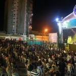 Público acompanhando as apresentações