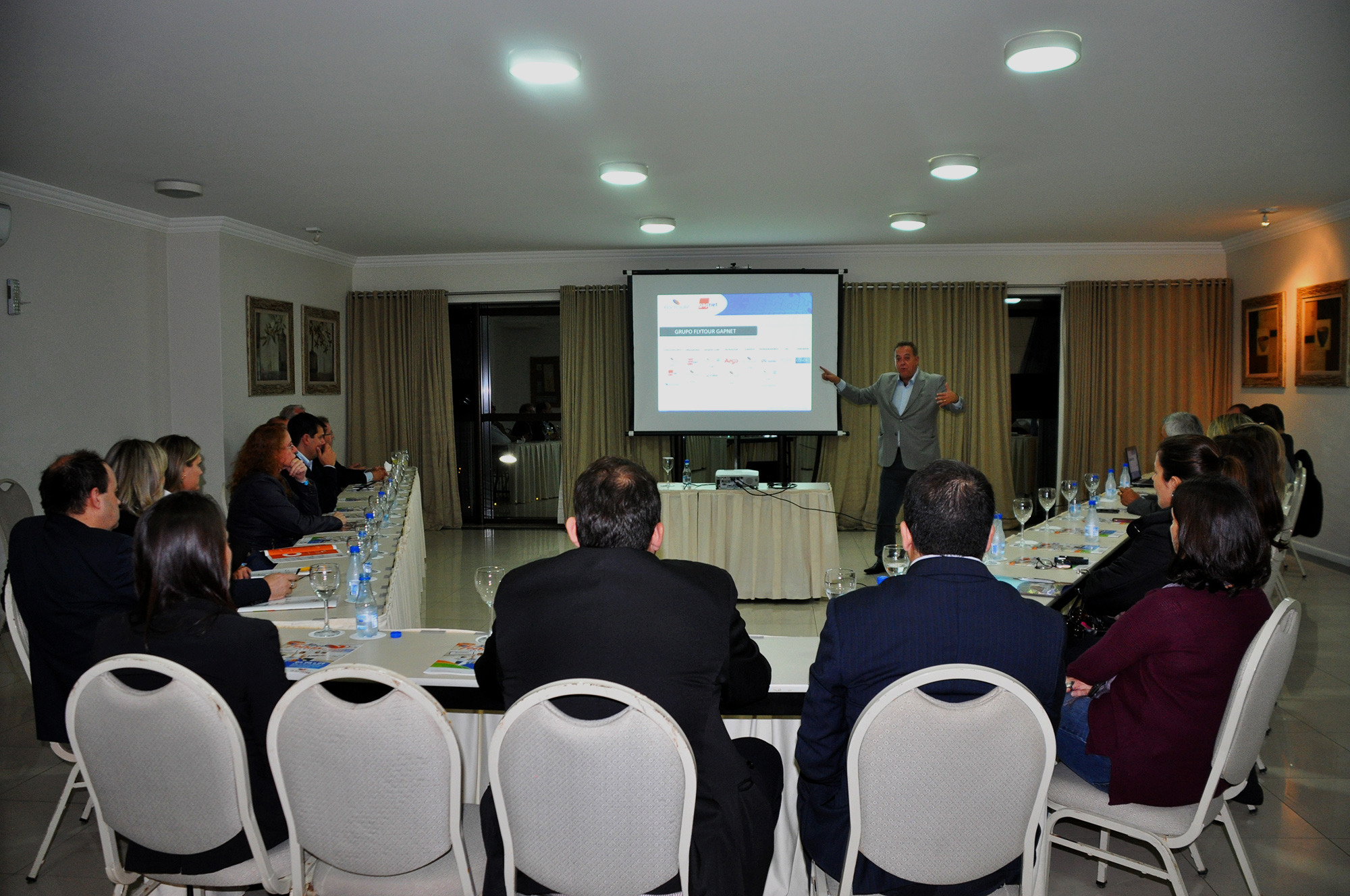 Reunião com trade de SC esclareceu novidades da Flytour Reunião com trade de SC esclareceu novidades da Flytour