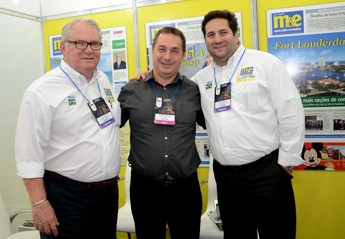 Roy Taylor e Vitor Bauab, do M&E, com Wilson Spagnol, da ABIH-BA Roy Taylor e Vitor Bauab, do M&E, com Wilson Spagnol, da ABIH-BA