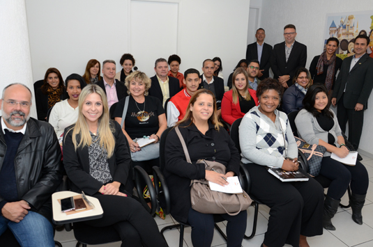 Sala de treinamento na CVC sempre com alguma capacitação paraq os agentes se manterem informados das novidades da operadora