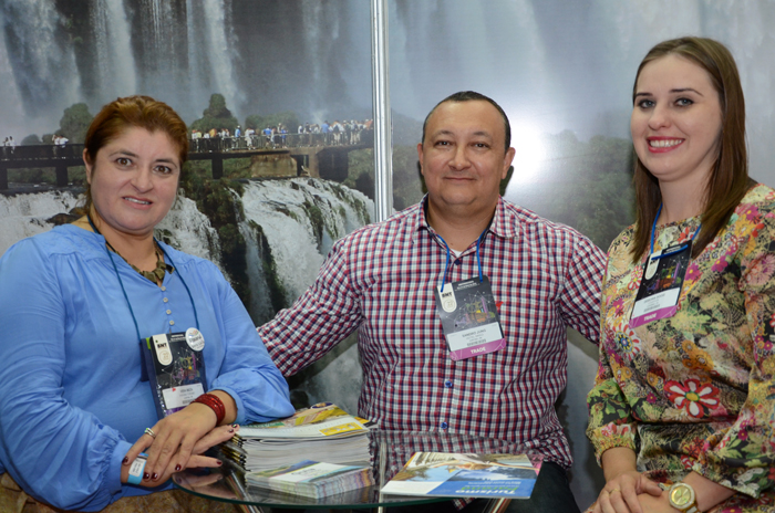 Vera Lucia Meza, da Secretaria de Turismo do Paraná, Sandro Jung Guidio, do Hotel Nikko, e Debora Rickli Droog, da Cooptur Vera Lucia Meza, da Secretaria de Turismo do Paraná, Sandro Jung Guidio, do Hotel Nikko, e Debora Rickli Droog, da Cooptur
