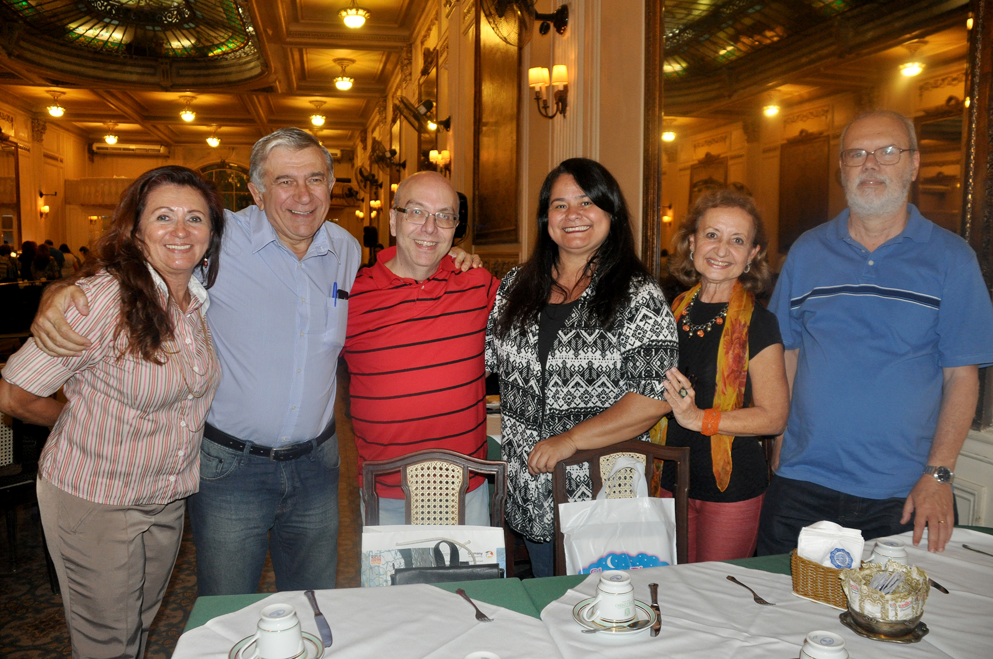 Vitória Mattos, e Pedro Alves, da Vitória Régia Turismo, Eduardo Ozelim, da Point Travel, Maria Conceição, da MGS, Tania Paródio, da TMMP, e Carlos Andrade, da Eagle Viagens Vitória Mattos, e Pedro Alves, da Vitória Régia Turismo, Eduardo Ozelim, da Point Travel, Maria Conceição, da MGS, Tania Paródio, da TMMP, e Carlos Andrade, da Eagle Viagens