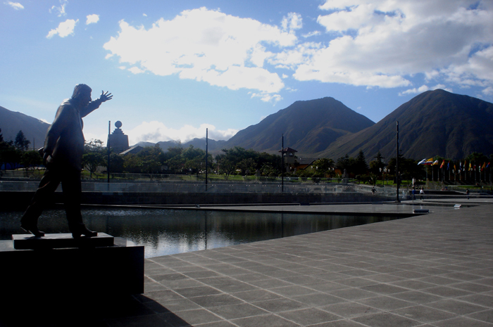 Monumento La Mitad del Mundo, que marca a latitude zero em que Quito se encontra localizada   Foto: divulgação