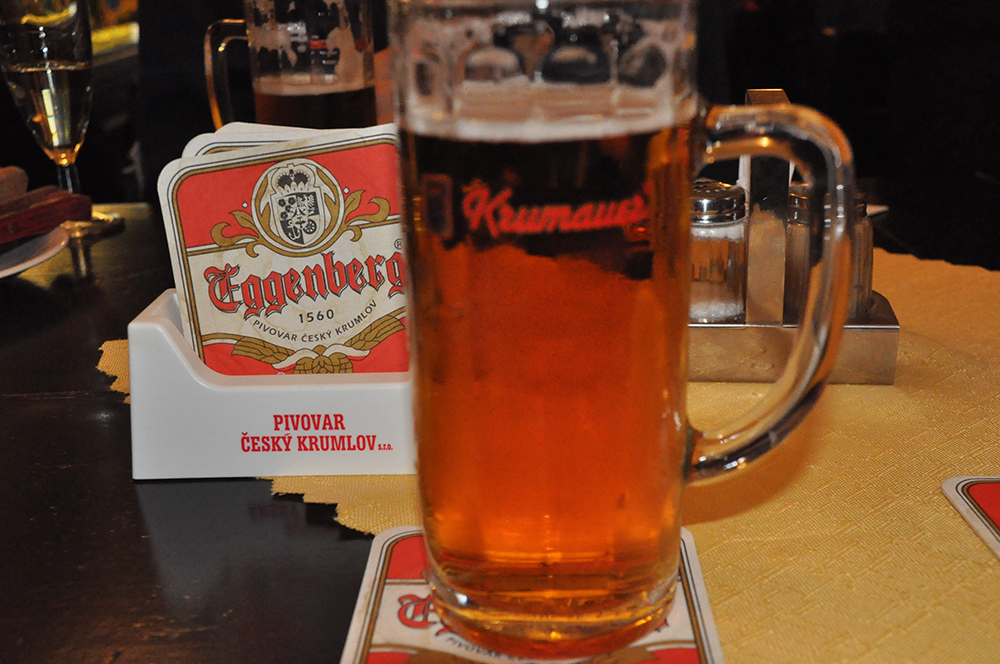 ČESKÝ KRUMLOV - Cerveja Eggenberg é produzida desde 1560 ČESKÝ KRUMLOV - Cerveja Eggenberg é produzida desde 1560