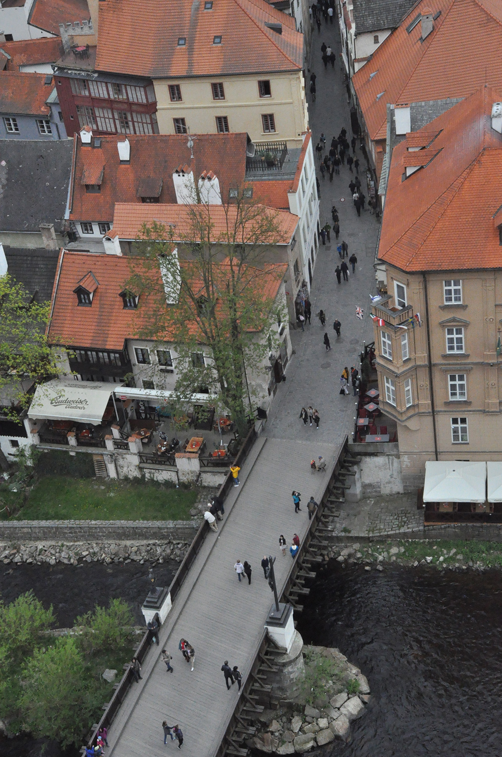 ČESKÝ KRUMLOV - cidade vista do alto da Torre do Castelo ČESKÝ KRUMLOV - cidade vista do alto da Torre do Castelo