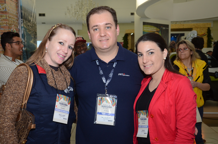 Adelita Joner e Thissiane Marivela, do Universo do Turismo, Rogerio Xavier, da FRT Operadora