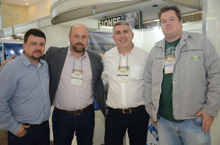 Andre Soares, Mauro Bernardes e Jose Carlos, da Visual Turismo, e Alex Belini, da Belini Viagens Andre Soares, Mauro Bernardes e Jose Carlos, da Visual Turismo, e Alex Belini, da Belini Viagens