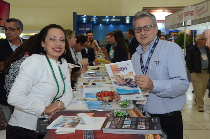 Andresa Antevere, do Catussaba Hoteis, e Wilson Marques, da FRT Operadora Andresa Antevere, do Catussaba Hoteis, e Wilson Marques, da FRT Operadora