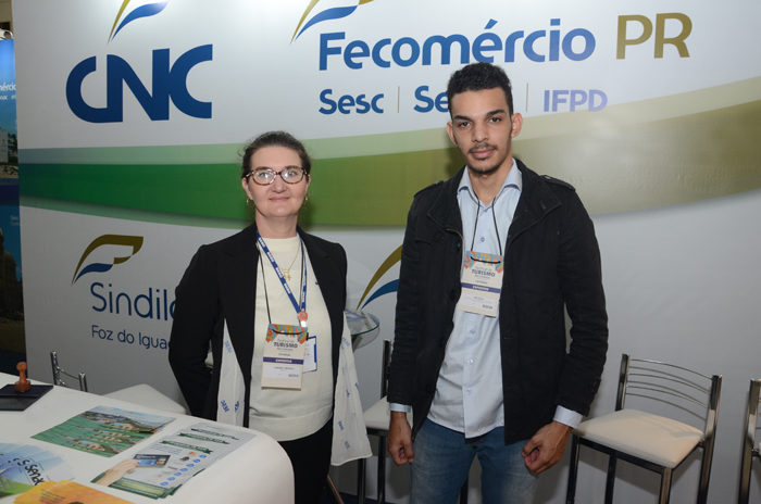 Carmen Mergen, do Sesc, e Mateus Ribeiro, do Sindilojas Carmen Mergen, do Sesc, e Mateus Ribeiro, do Sindilojas