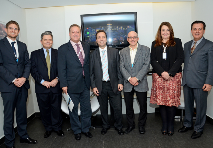 Gonzalo Romero, da Aerolineas, Diego Malpede, cônsul geral da Argentina, Michael Barkoczy, da Flytour, Roberto Palais, Aldo Leone, da Agaxtur, Magda Nassar, da Braztoa, e Valter Patriani, da CVC Gonzalo Romero, da Aerolineas, Diego Malpede, cônsul geral da Argentina, Michael Barkoczy, da Flytour, Roberto Palais, Aldo Leone, da Agaxtur, Magda Nassar, da Braztoa, e Valter Patriani, da CVC